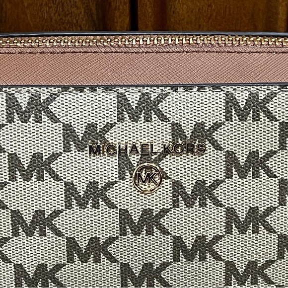 Michael Kors Large Jet Set Charm. EW Crossbody bag. New with tags - Picture 8 of 10